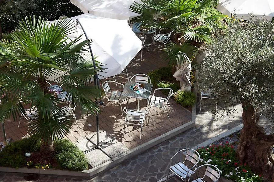 Zara Rooms & Suites-1