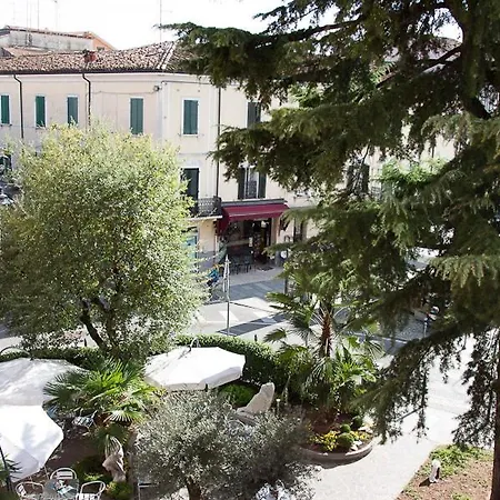 Zara Rooms & Suites-3